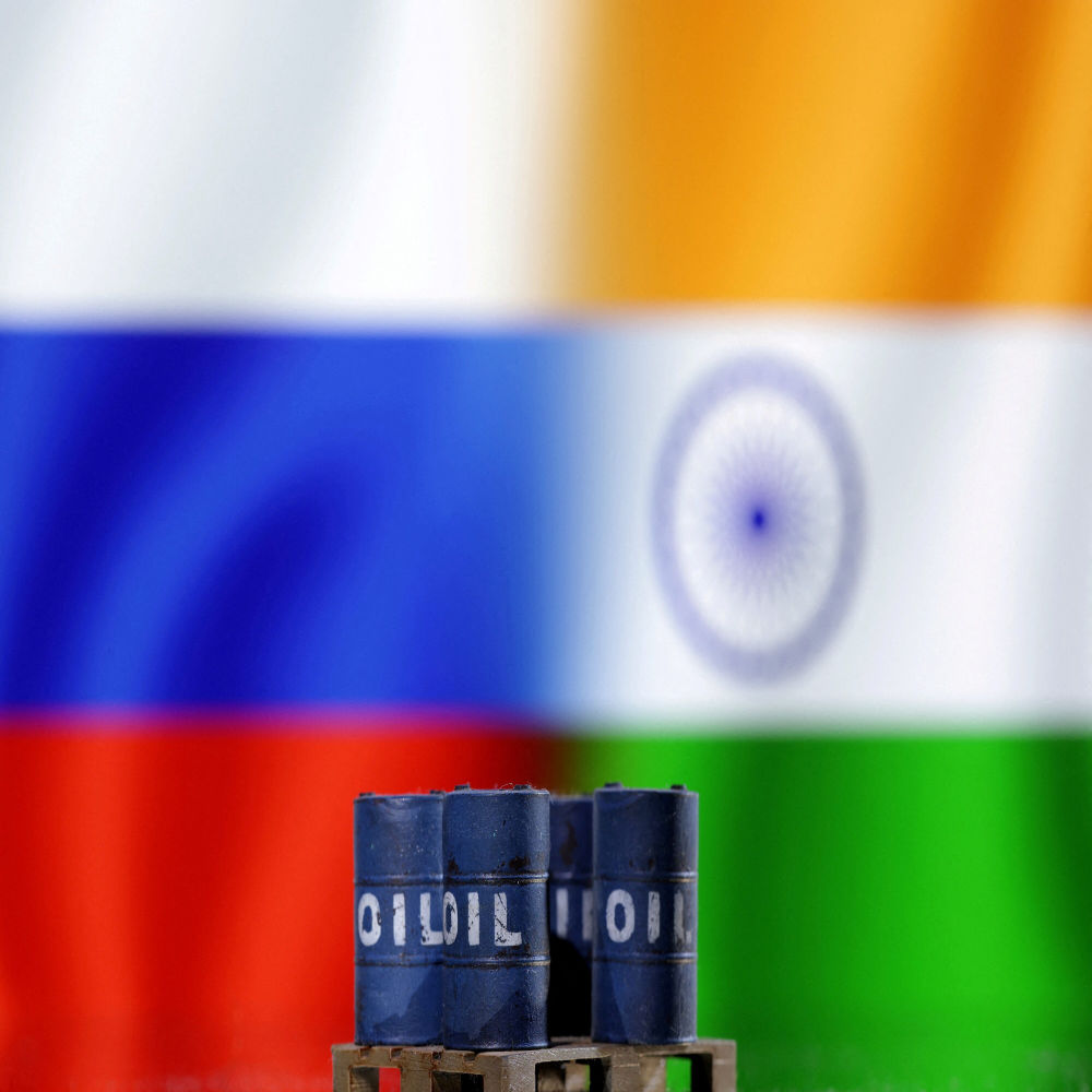 India’s Oil Strategy Shifts as PSUs Suspend Russian Spot Crude Amid U.S. Sanctions